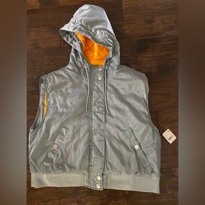 Free People winter hooded vest. NWT size Large. Color: It Green.